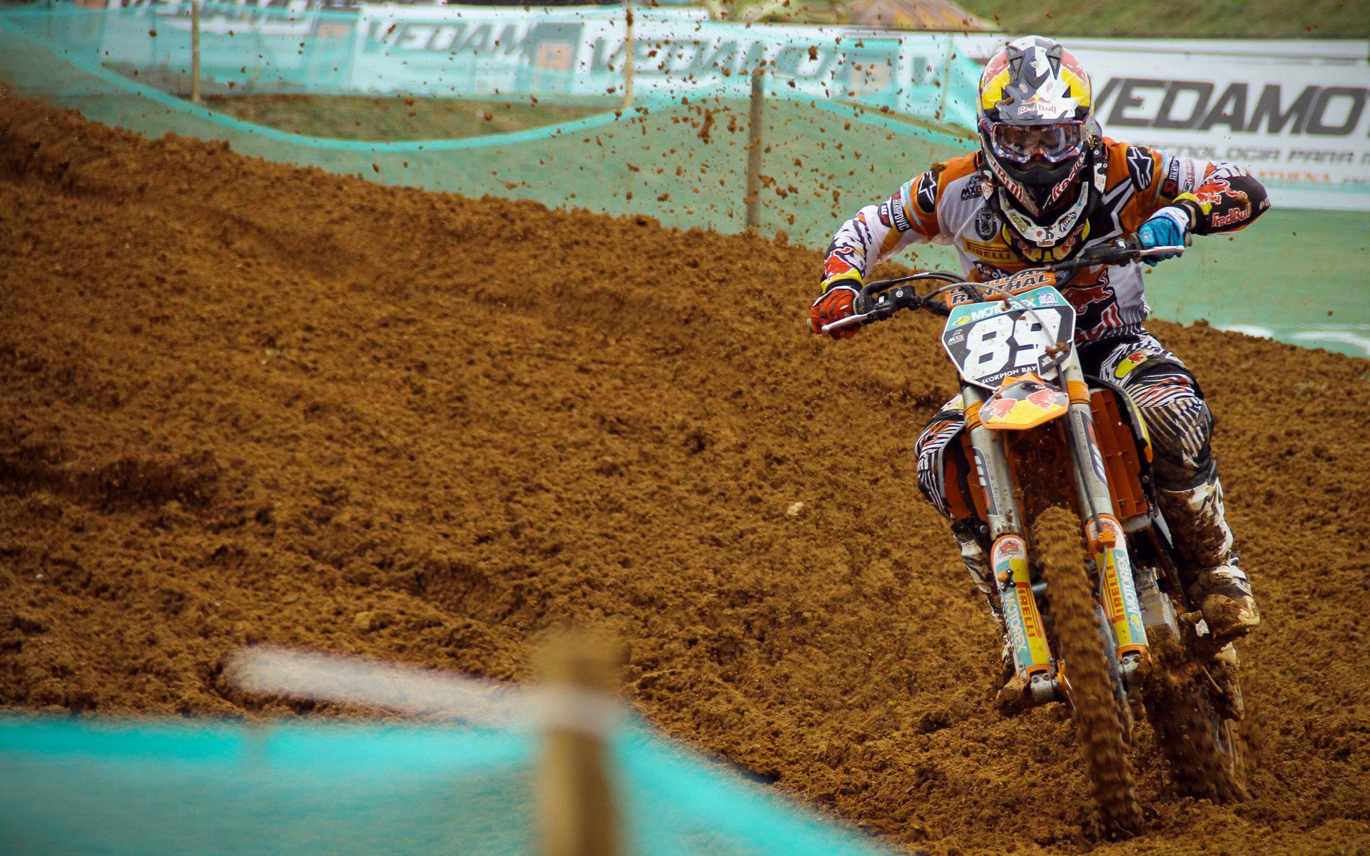 当F1引擎轰鸣时，C罗在墨西哥城接管比赛